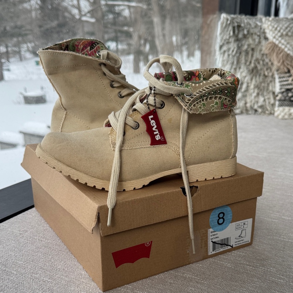 Levi's Steve  Natural Lace-Up Boots with Paisley Lining